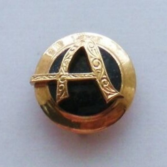 Vintage Balfour 10K Yellow Gold Black Onyx AVON...